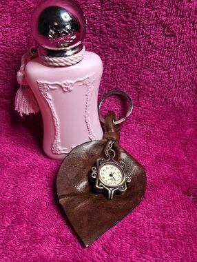 Source Unknown Brown Leather Leaf Keychain Watch with Antique Gold Dial